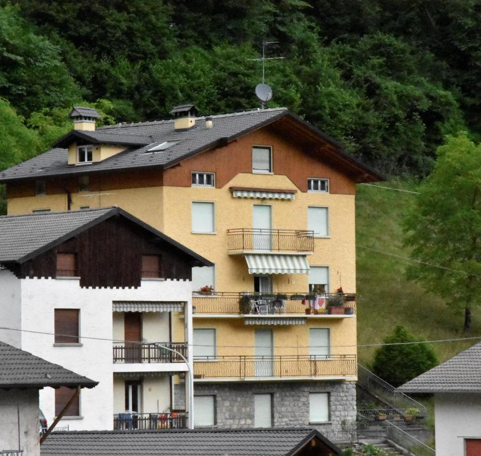 Casa Vacanza Dolcevita Averara Екстериор снимка